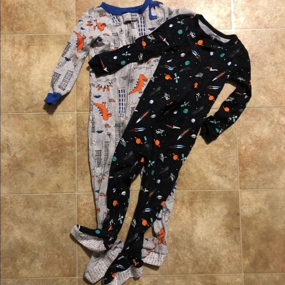 Carter’s pajama set